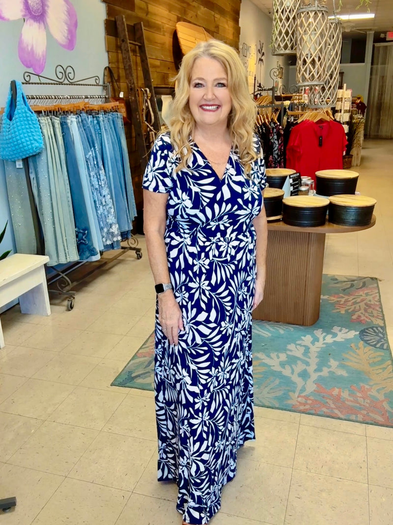 maxi dress near me Blue Away – Look Charmed Size:17/32 with a classic floral Ashley Lauren Formal Dresses Date Night Looks